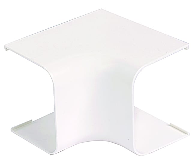Pieza de canaleta PVC blanca. Totalmente instalada