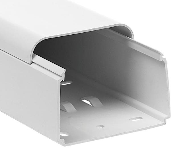 Canaleta PVC blanca. Totalmente instalada